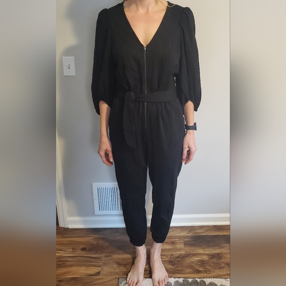 INC INTERNATIONAL CONCEPTS BLACK ZIP-FRONT BELTED PUFFY SLEEVE JUMPSUIT.